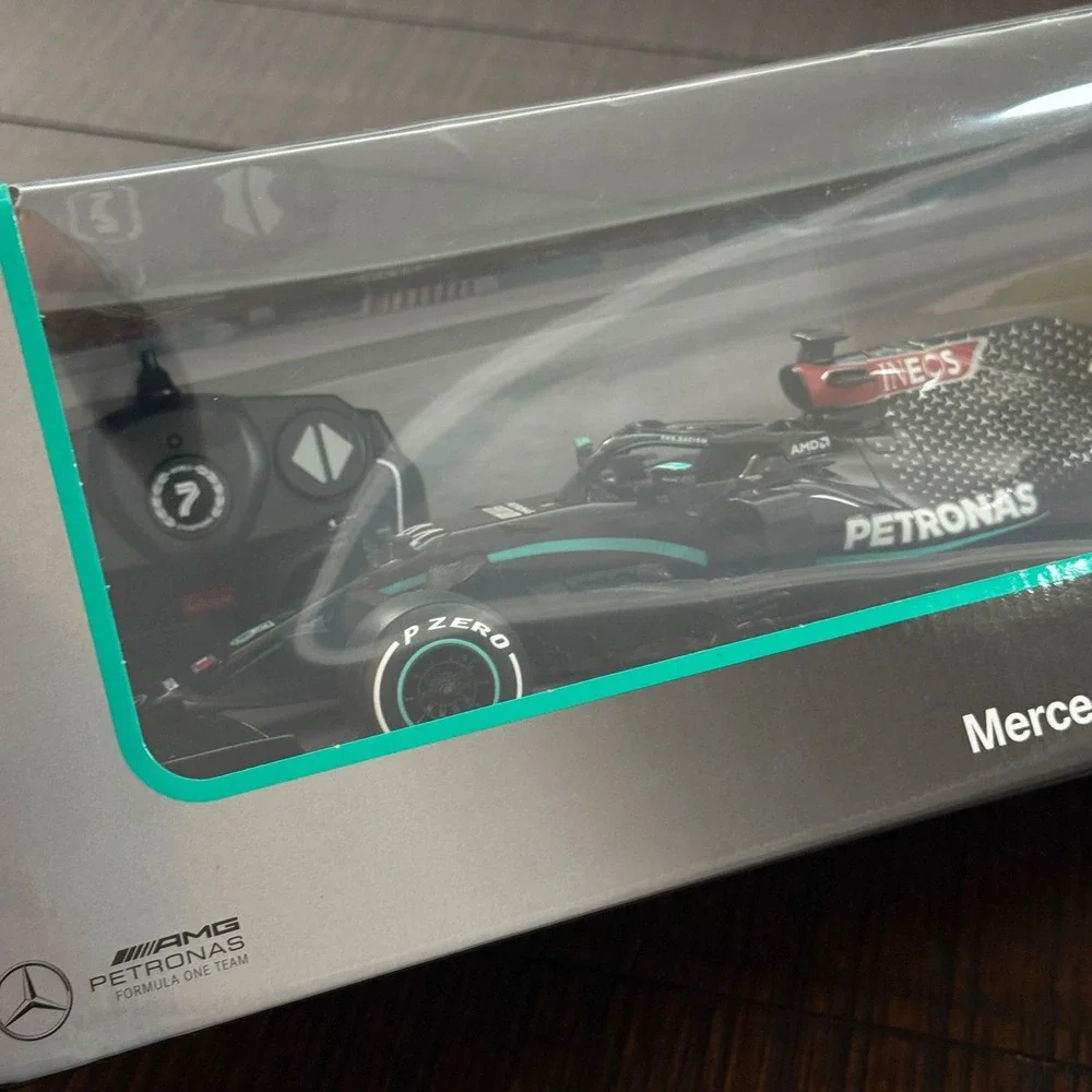 Rastar Mercedes-AMG F1 W11 EQ Performance RC Car 1:18 Scale Lewis Hamilton 98500